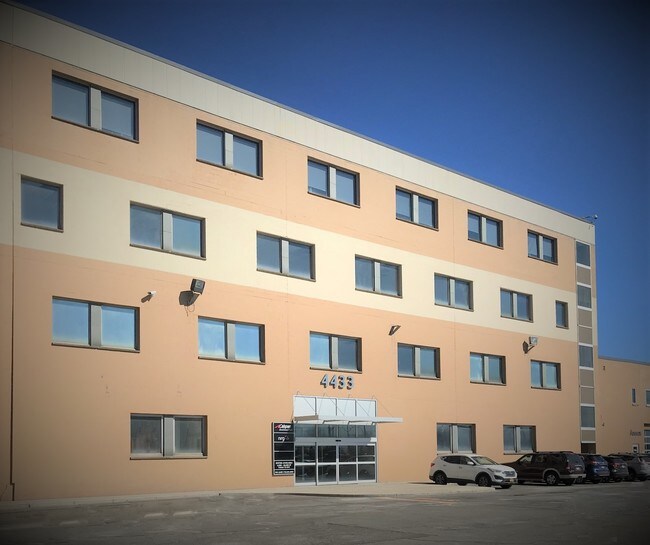 Plus de détails pour 4433 Genesee St, Cheektowaga, NY - Bureau à louer