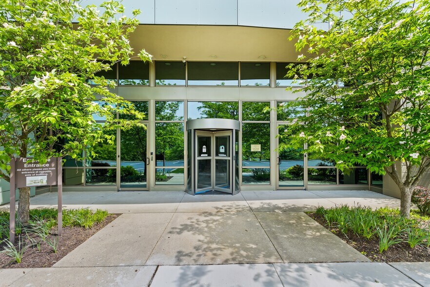 425 Privet Rd, Horsham Township, PA à louer - Photo du bâtiment - Image 3 de 3