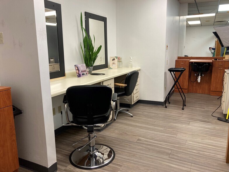 6629 University Ave, Middleton, WI à vendre - Photo intérieure - Image 2 de 8