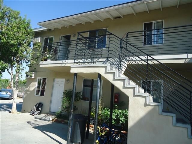 7933 Brimfield Ave, Panorama City, CA à vendre - Photo du bâtiment - Image 3 de 12
