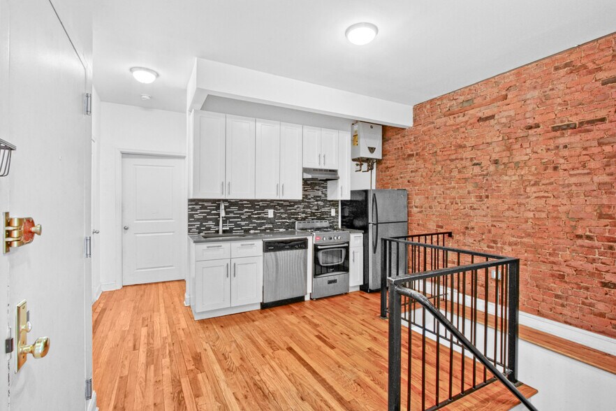 907 Jefferson Ave, Brooklyn, NY à vendre - Photo du bâtiment - Image 2 de 40
