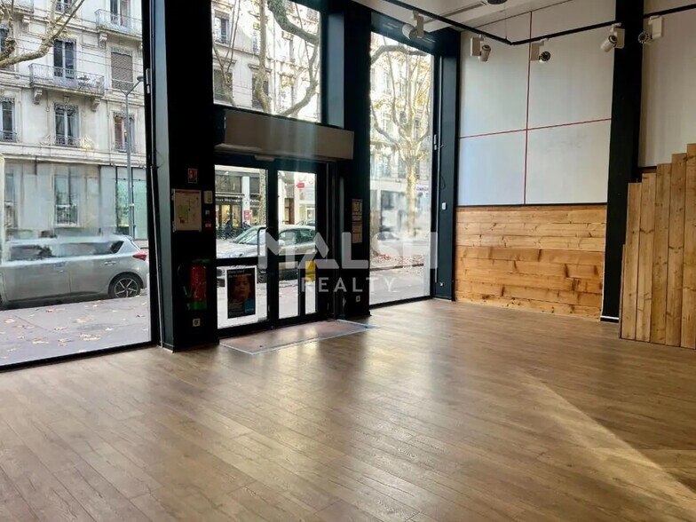 Retail in Lyon for lease - Interior Photo - Image 3 of 7