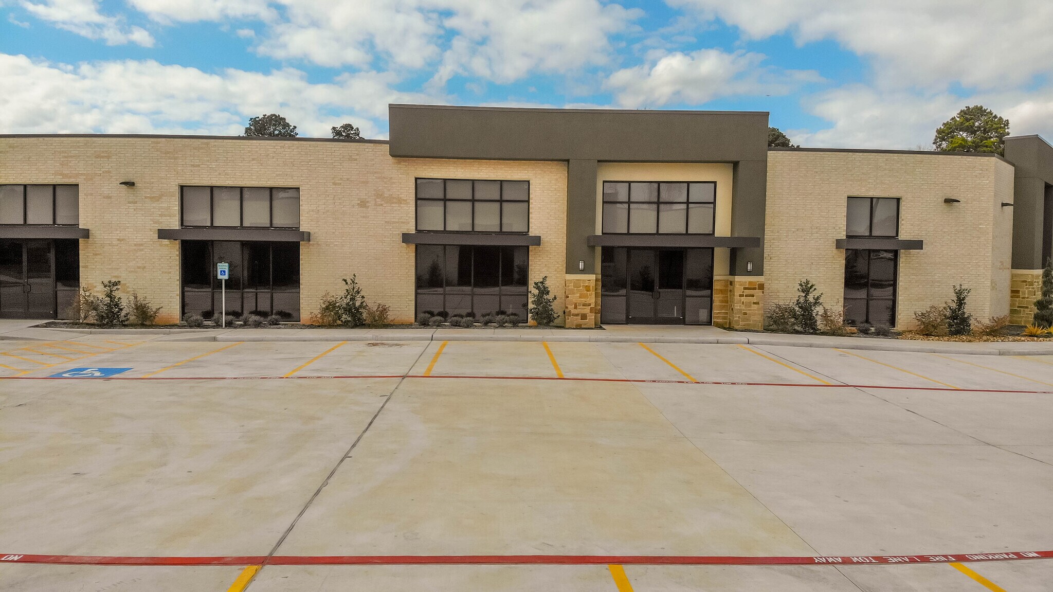 227 State Highway 75, Huntsville, TX for lease Building Photo- Image 1 of 14