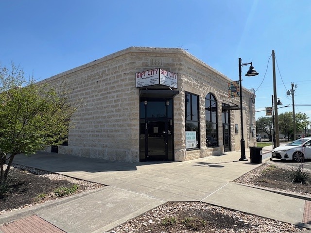 202 North Gray, Killeen, TX à louer - Photo du bâtiment - Image 3 de 5