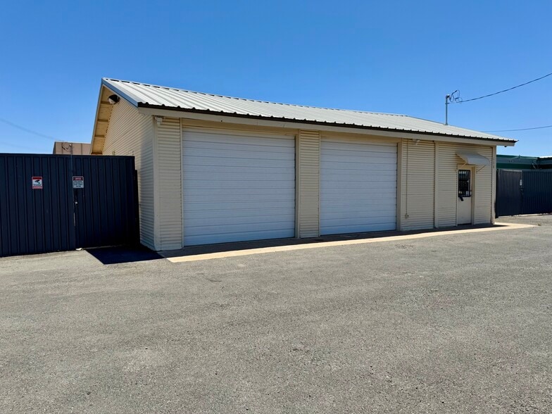 608 N Meadow Ave, Odessa, TX for lease - Primary Photo - Image 1 of 14