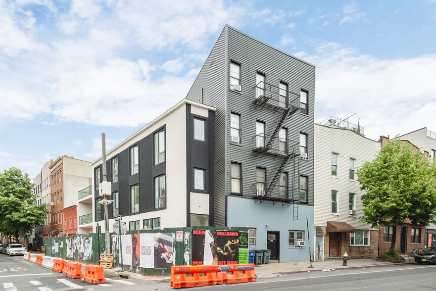 194 Greenpoint Ave, Brooklyn, NY à vendre - Photo du bâtiment - Image 3 de 11