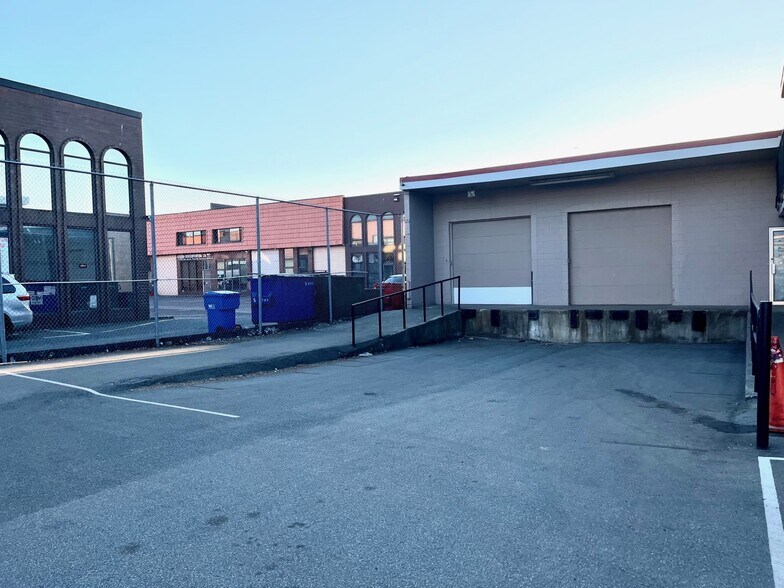 8399 Ontario St, Vancouver, BC à louer - Photo du bâtiment - Image 2 de 10