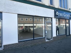 58-62 High St, St Neots à louer Photo du bâtiment- Image 1 de 3