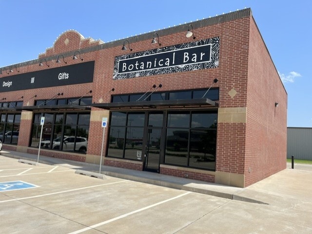 120 NE 150th St, Edmond, OK for lease - Building Photo - Image 2 of 6