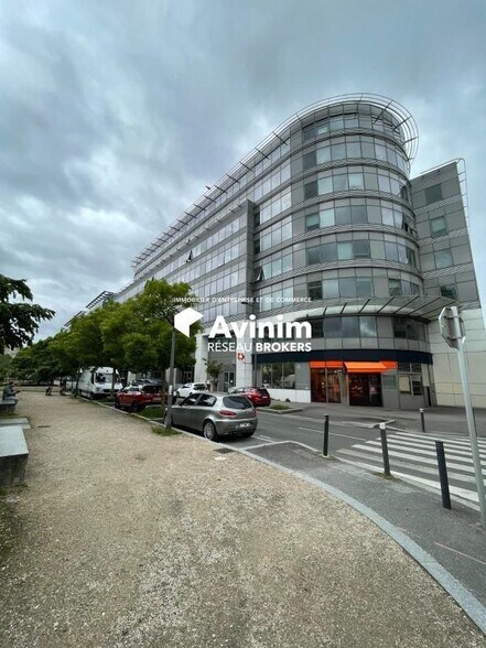 Bureau dans Bobigny à louer - Photo du bâtiment - Image 1 de 13