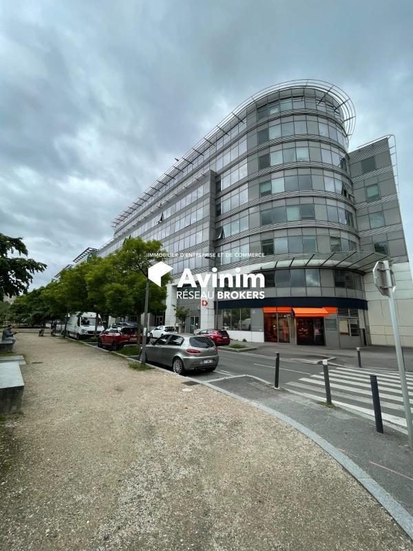 Bureau dans Bobigny à louer Photo du bâtiment- Image 1 de 14