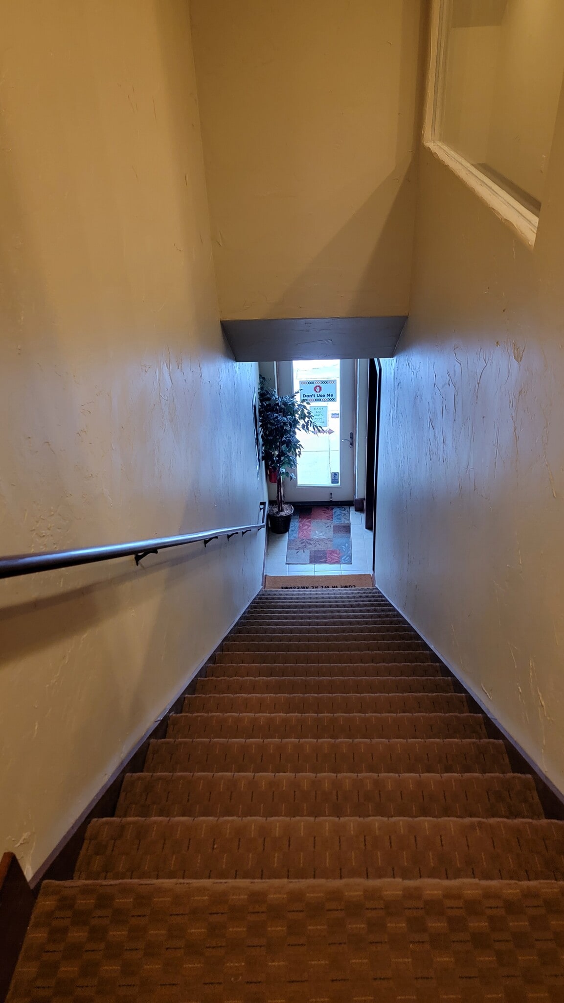 21124 W Good Hope Rd, Lannon, WI à louer Photo intérieure- Image 1 de 28