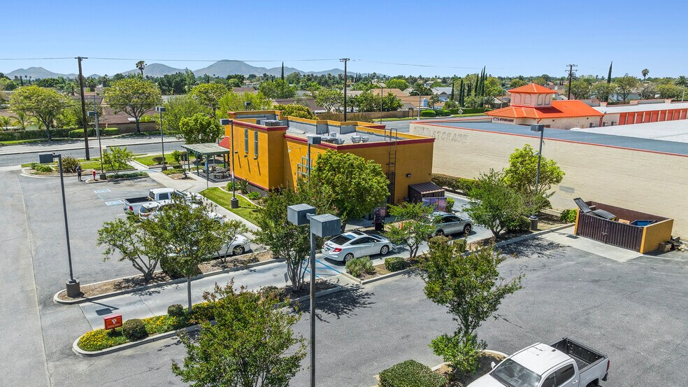 1320 W Baseline Rd, Rialto, CA à vendre - Photo du bâtiment - Image 2 de 9