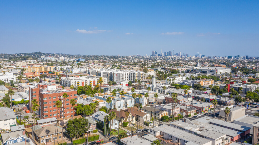 1744 N Wilton Pl, Los Angeles, CA à vendre - Photo du bâtiment - Image 1 de 1