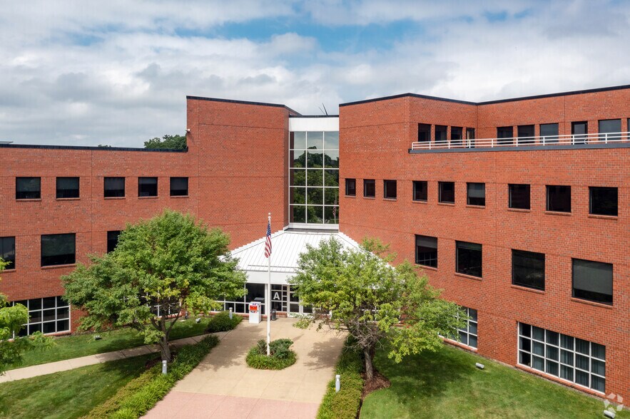 475 Kilvert St, Warwick, RI à louer - Photo du bâtiment - Image 2 de 9
