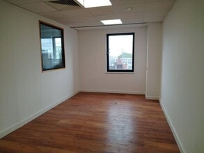 15 College Rd, Harrow for lease Interior Photo- Image 2 of 4