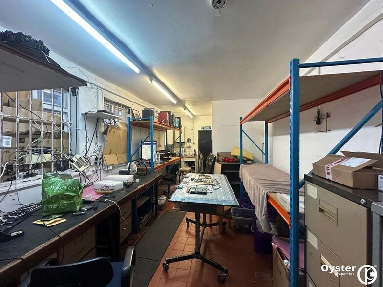 71 Westbury Ave, London for lease - Building Photo - Image 3 of 4