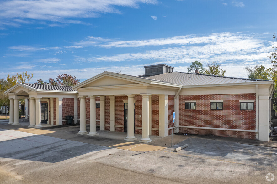 1303 N Mound St, Nacogdoches, TX for sale - Primary Photo - Image 1 of 44