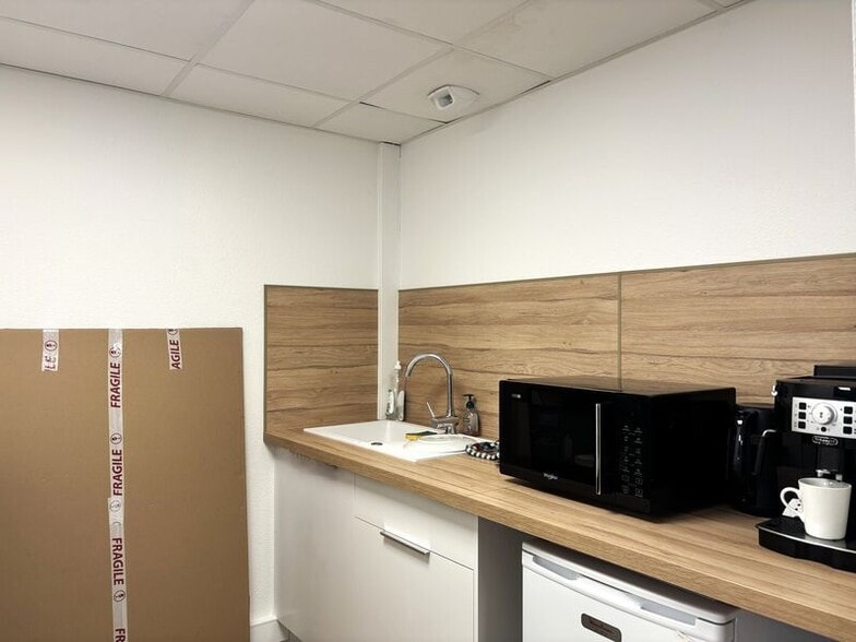 Office in Lyon for sale - Interior Photo - Image 2 of 4