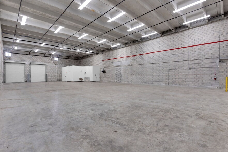 7900 NW 71st St, Miami, FL for lease - Interior Photo - Image 3 of 32