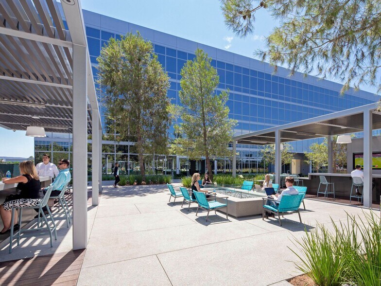 46 Discovery, Irvine, CA à louer - Photo du bâtiment - Image 3 de 113