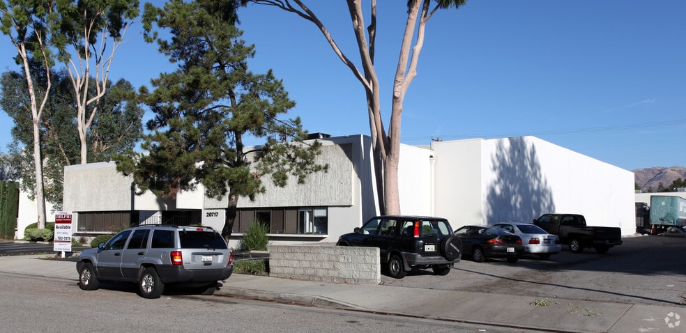20717 Marilla St, Chatsworth, CA for lease - Primary Photo - Image 1 of 3