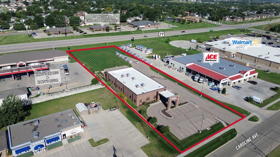 702 Caroline Ave, Junction City, KS à louer - Photo du bâtiment - Image 3 de 5