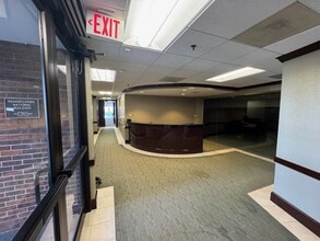 4370 W 109th St, Overland Park, KS à louer Photo intérieure- Image 1 de 8