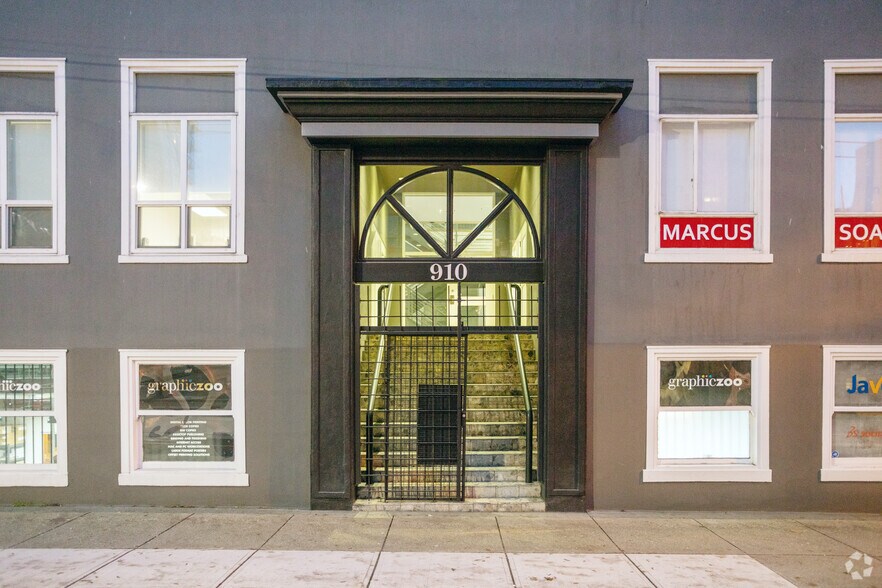 910 Richards St, Vancouver, BC à louer - Photo du bâtiment - Image 2 de 3