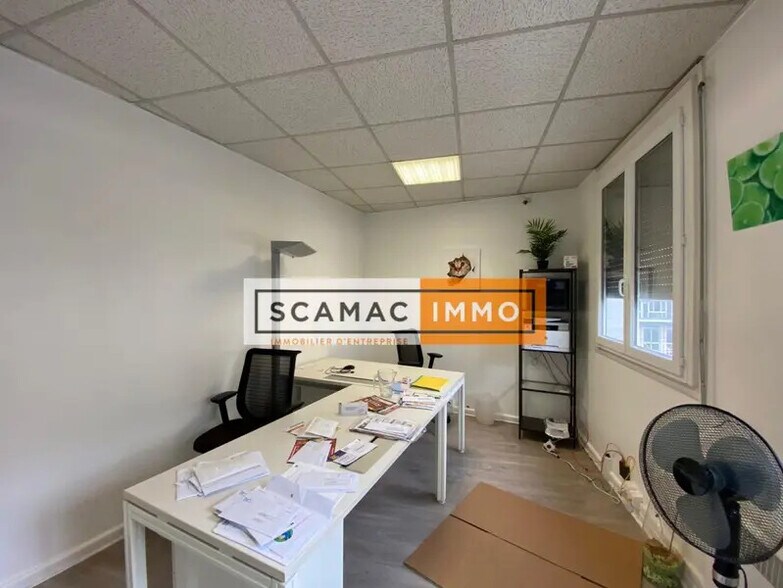 Office in Montrouge for lease - Interior Photo - Image 2 of 6