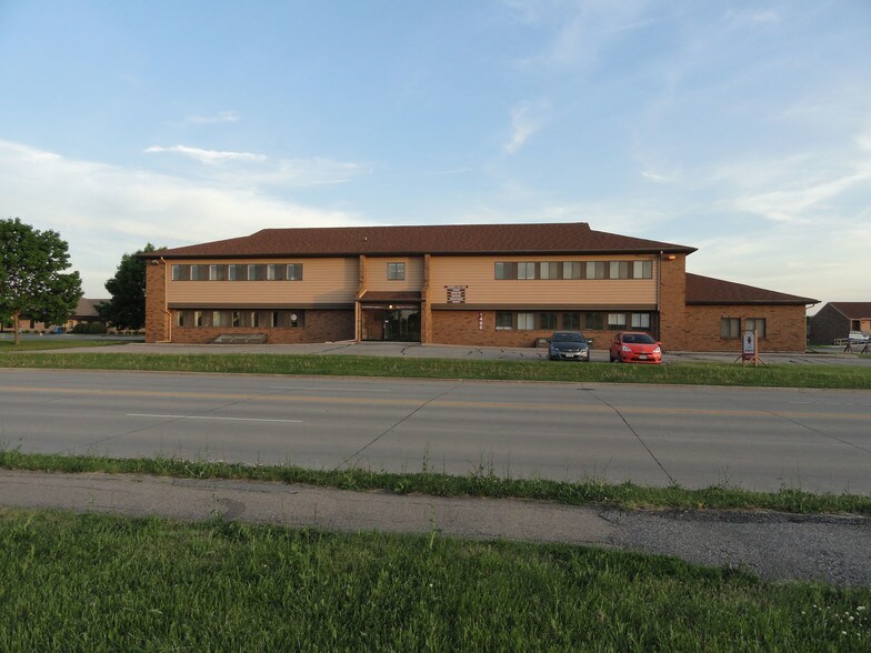1477 Kenwood Dr, Menasha, WI à louer - Photo du bâtiment - Image 3 de 12