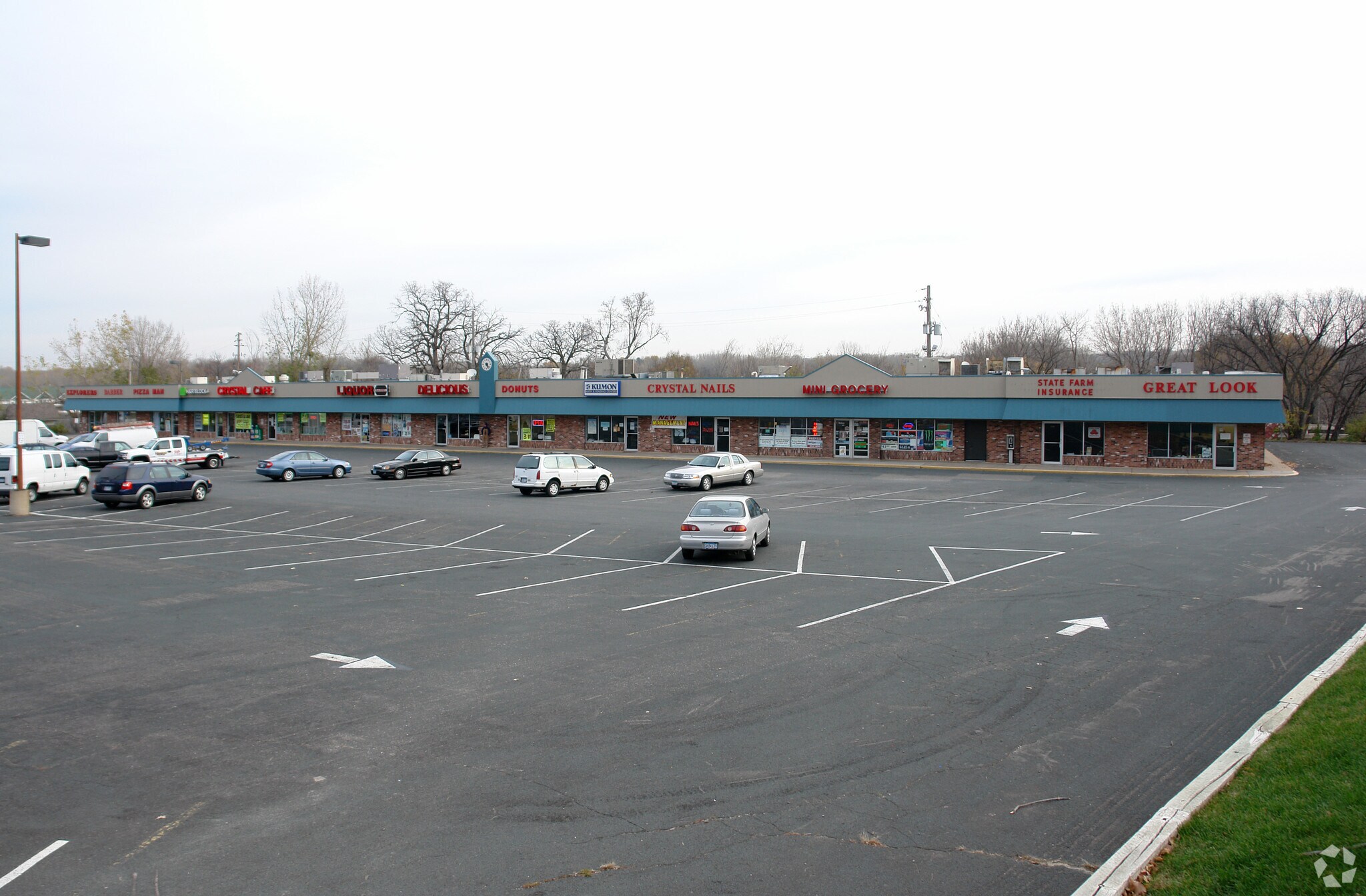 2700-2750 N Douglas Dr N, Crystal, MN à louer Photo principale- Image 1 de 25