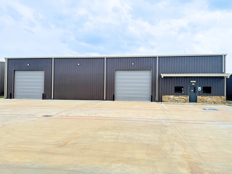 22810 Hufsmith Kohrville Rd, Tomball, TX à louer - Photo du bâtiment - Image 2 de 13
