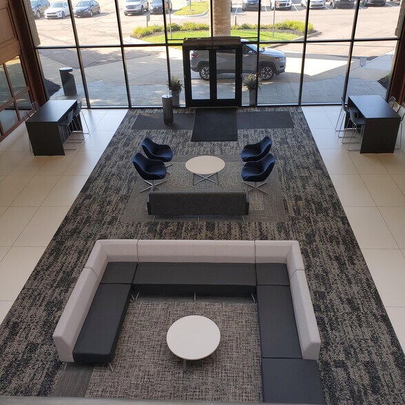 5435 Corporate Dr, Troy, MI à louer - Photo intérieure - Image 2 de 8