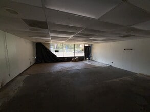 6100 W Fairfield Dr, Pensacola, FL for lease Interior Photo- Image 2 of 2