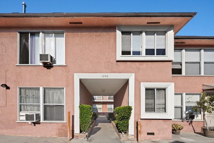 1640 N Harvard Blvd, Los Angeles, CA for sale - Building Photo - Image 3 of 9