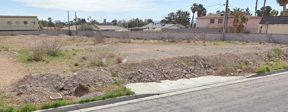 Rosanna St, Las Vegas, NV à vendre - Photo du bâtiment - Image 3 de 4
