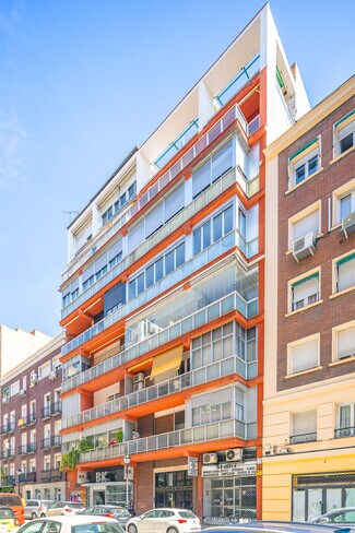 Plus de détails pour Multi-résidentiel à vendre