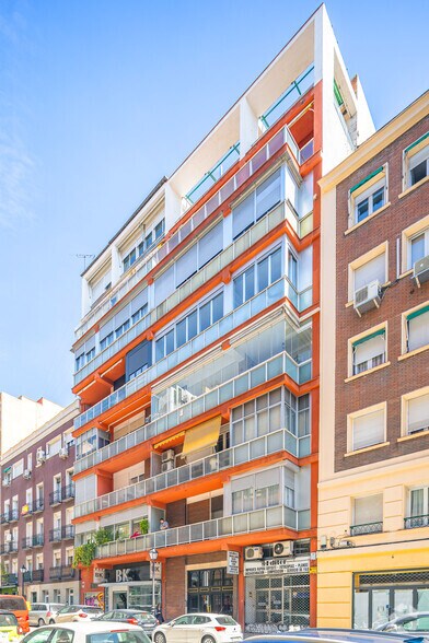 Immeuble residentiel dans Madrid, Madrid à vendre - Photo du bâtiment - Image 1 de 1
