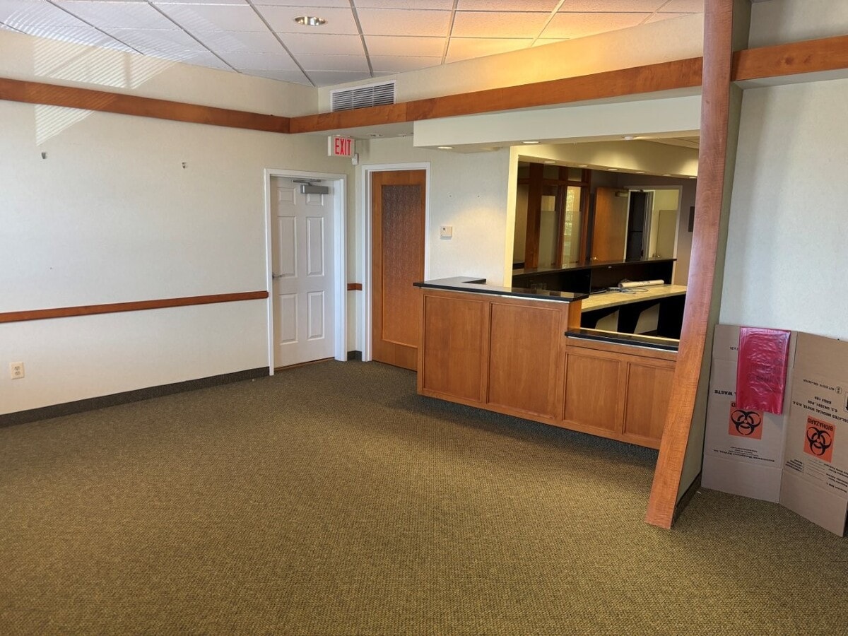 6134-6138 Redwood Square Ctr, Centreville, VA 20121 - Unit 201/202 -  - Interior Photo - Image 2 of 8