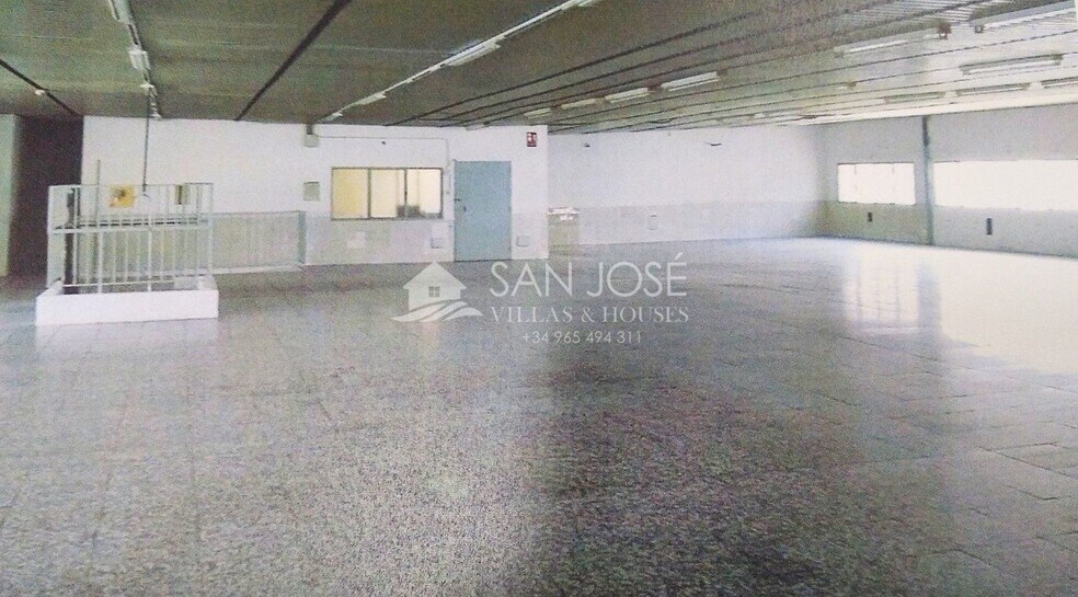 Industrial in Elche for sale - Building Photo - Image 2 of 6