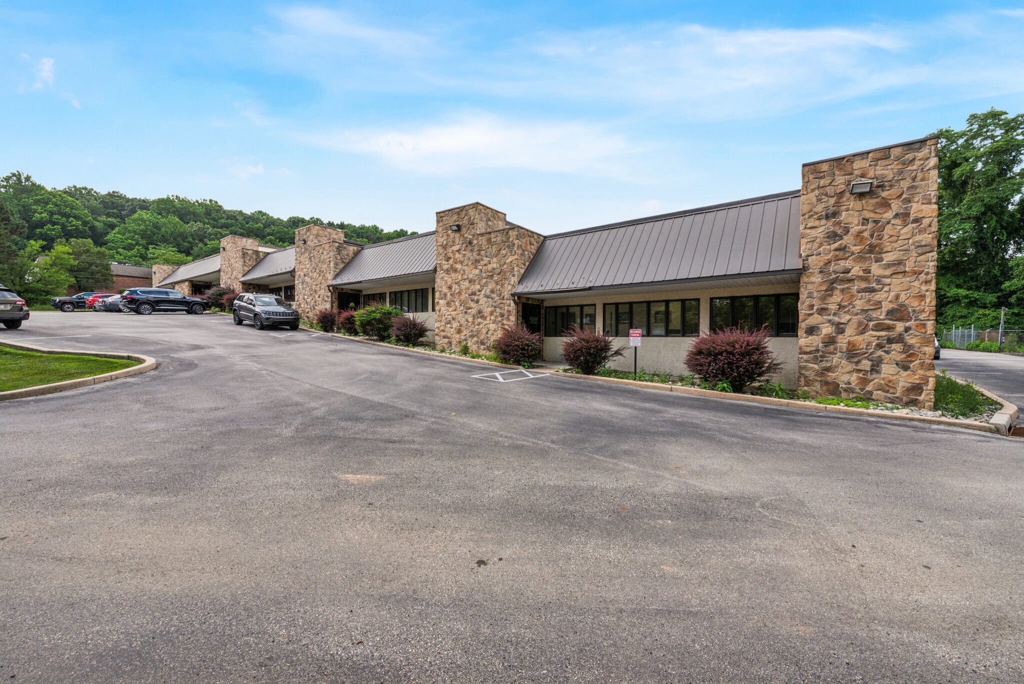 37 Industrial Blvd, Paoli, PA for sale Primary Photo- Image 1 of 28