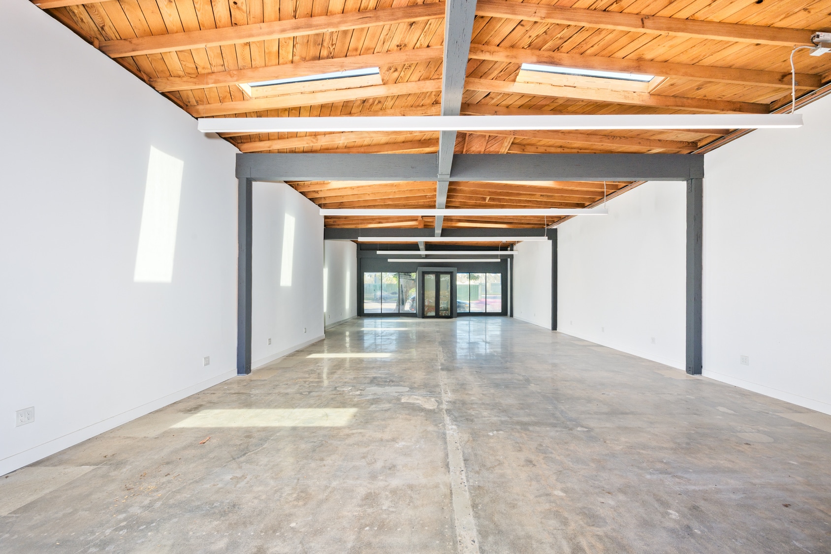 601 S Fairfax Ave, Los Angeles, CA for lease Interior Photo- Image 1 of 3