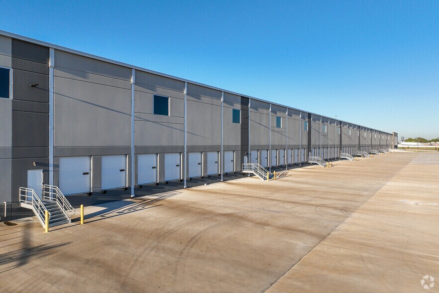 200 Dalport Pky, Wilmer, TX à vendre - Photo du bâtiment - Image 2 de 3