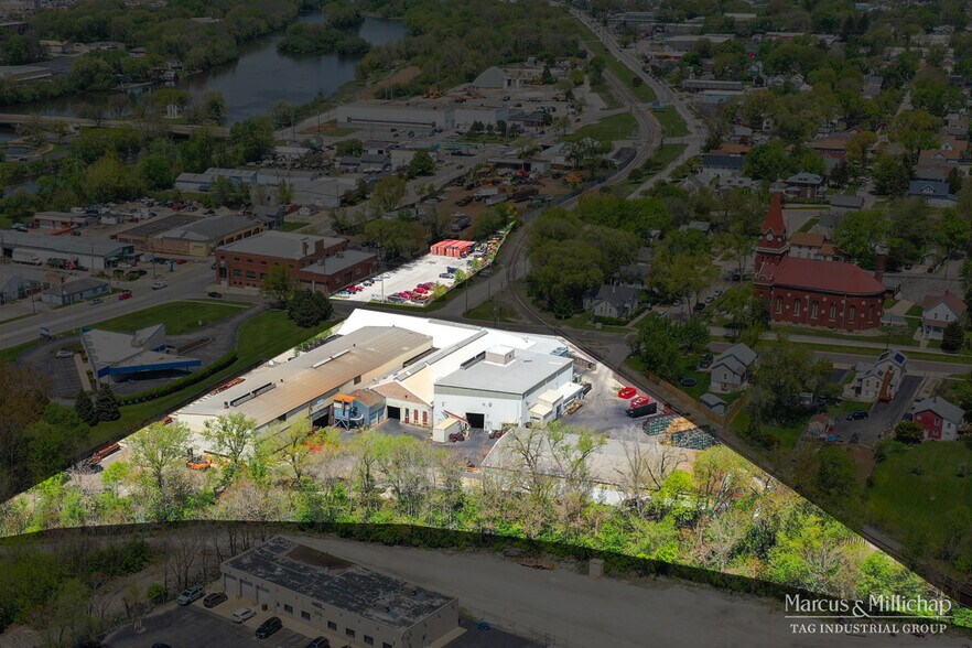 138 Pierce St, Aurora, IL à vendre - Photo du bâtiment - Image 2 de 10