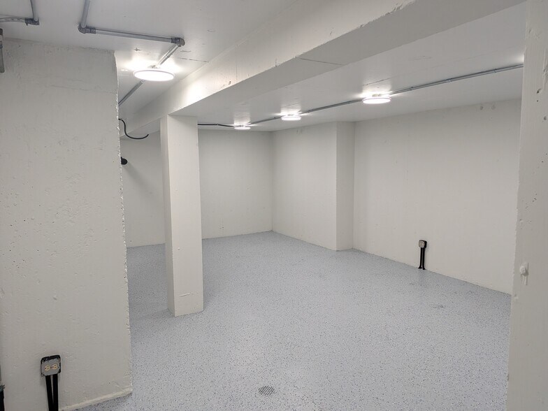 635 Broadway, Kingston, NY à louer - Photo du bâtiment - Image 3 de 9