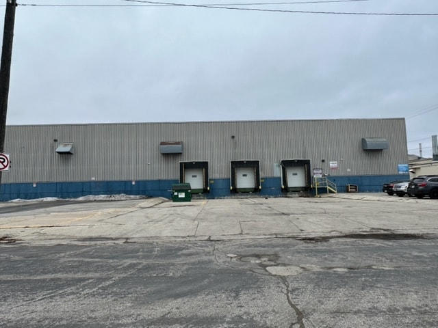 901 S 17th St, Manitowoc, WI for lease - Building Photo - Image 1 of 11