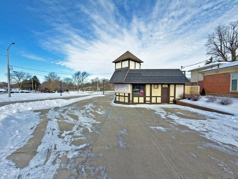 409 Rice St, Elmore, OH à vendre - Photo du bâtiment - Image 2 de 3