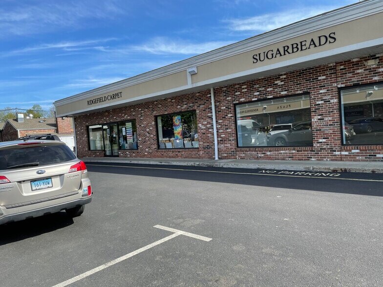 113 Danbury Rd, Ridgefield, CT à louer - Photo du bâtiment - Image 2 de 7