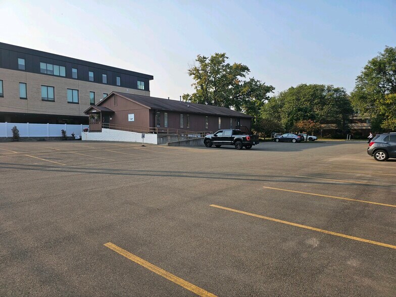 218 Denison Pky E, Corning, NY à louer - Photo du bâtiment - Image 2 de 11